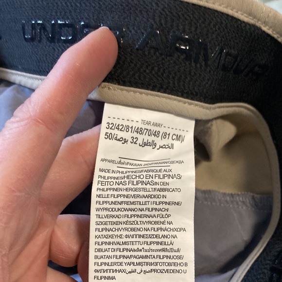 Under armour beige shorts - Picture 4 of 4